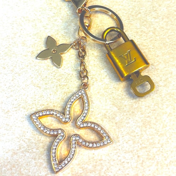 LOUIS VUITTON Lock & Key: #344 on Unbranded NWT Bag Charm/Keychain, EUC - Picture 2 of 10